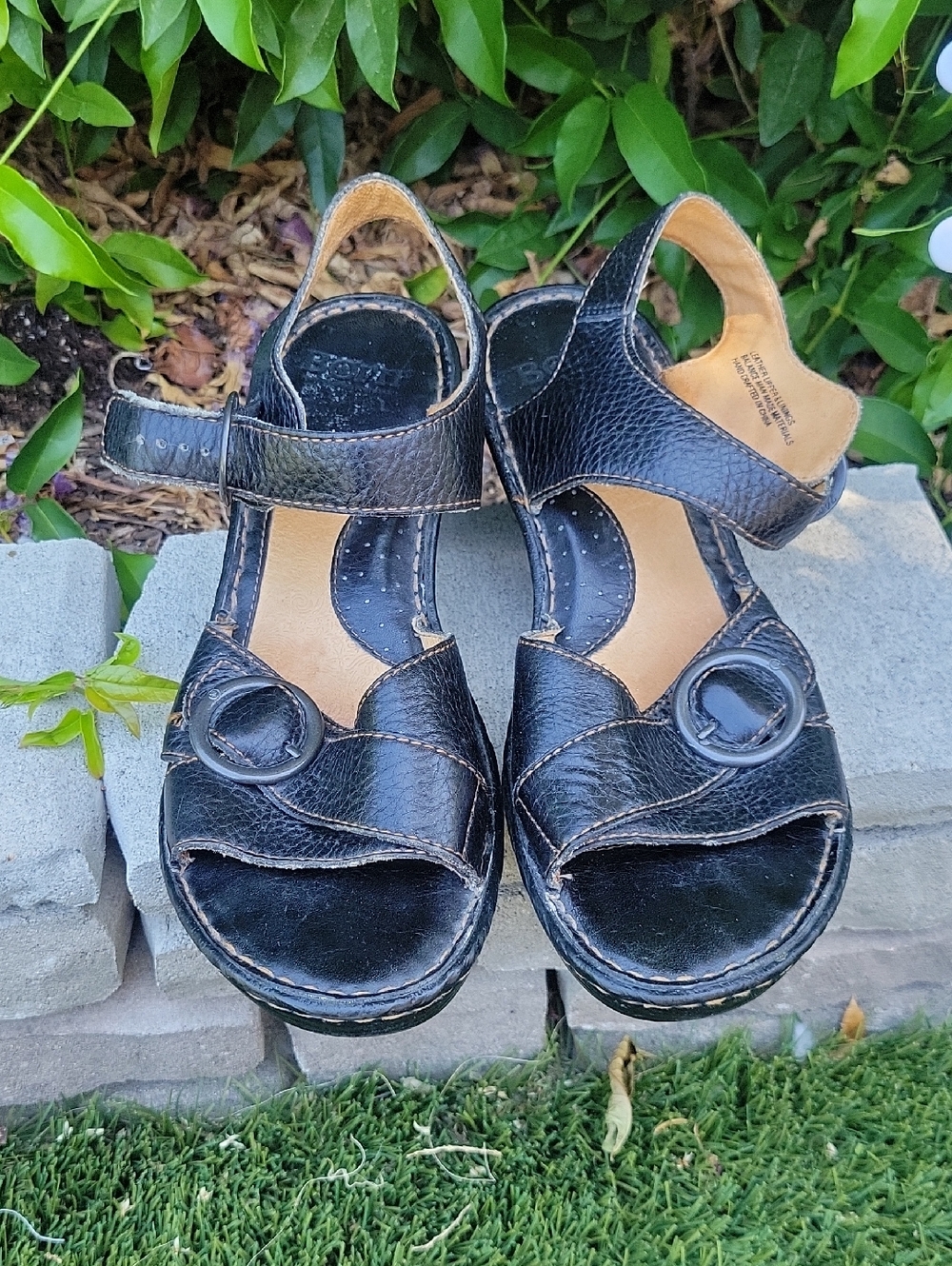 Born Black Leather Low Heeled Strappy Sandals Sz 9